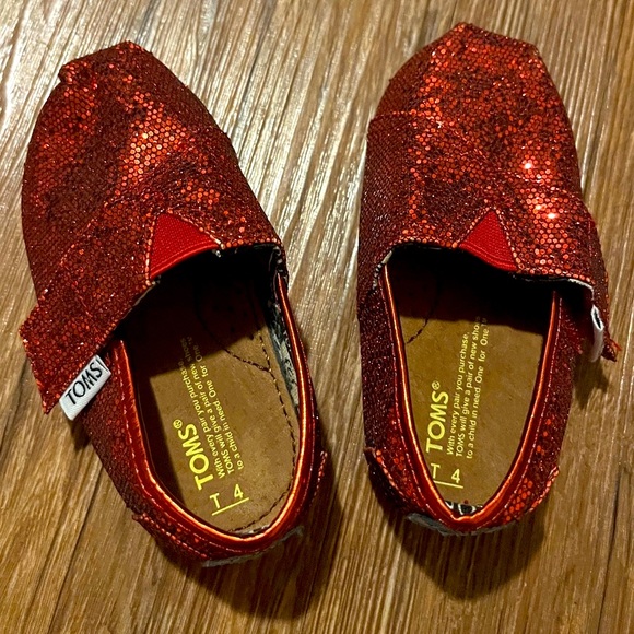 TOMS Kids Glittery Red Moccasins - Picture 1 of 5